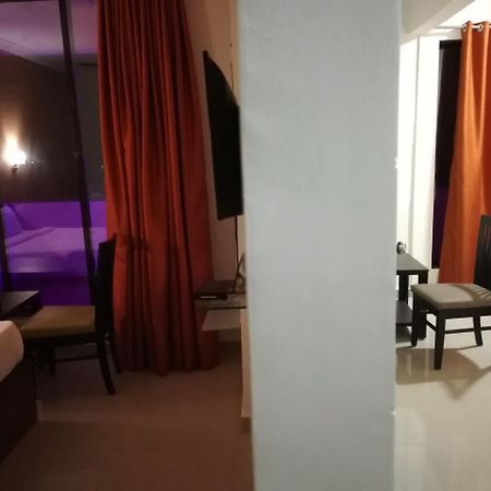 לונבלה Elite Inn מראה חיצוני תמונה